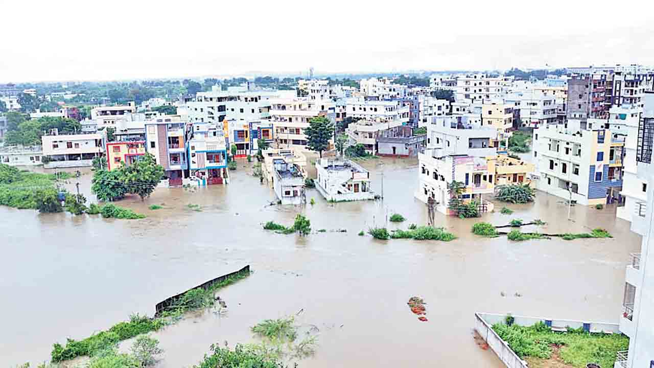 సిద్దిపేట జిల్లాలో నీట మునిగిన కాలనీ