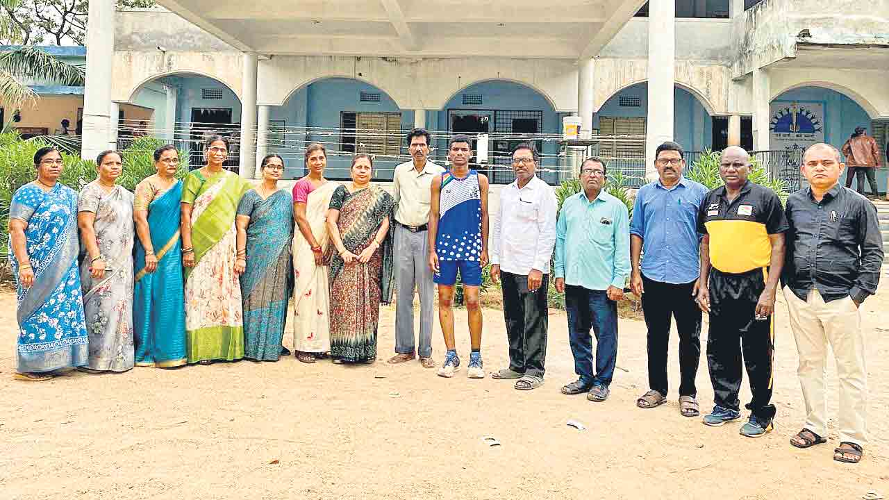 అథ్లెటిక్స్‌ పోటీలకు బాటసింగారం విద్యార్థులు