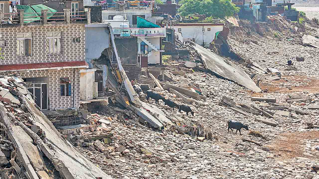కశ్మీర్‌లో ఆగని వర్ష బీభత్సం.. 11 మంది మృతి..నలుగురి గల్లంతు