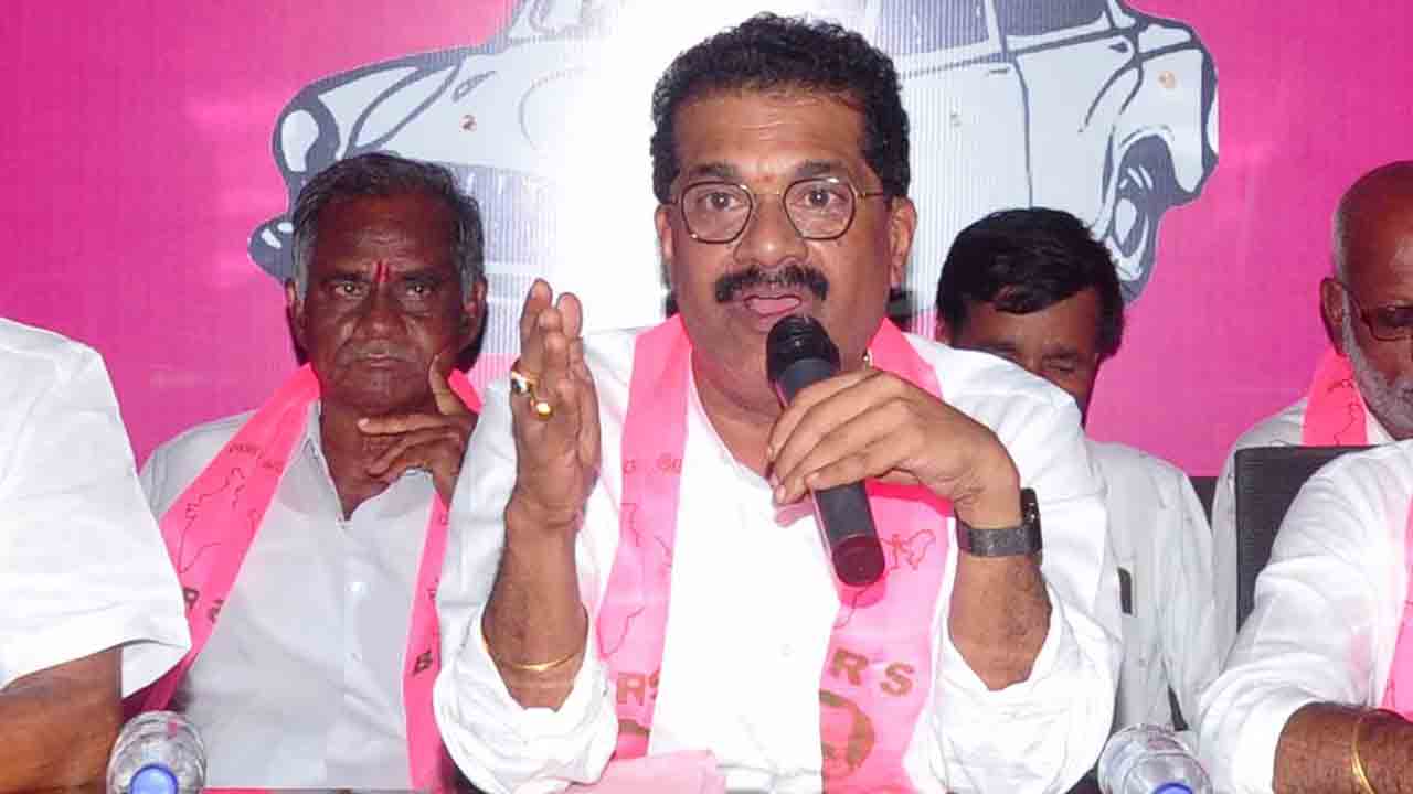 రేవంత్‌వి డైవర్షన్‌ రాజకీయాలు.. హామీలు అమలు చేయలేకే..