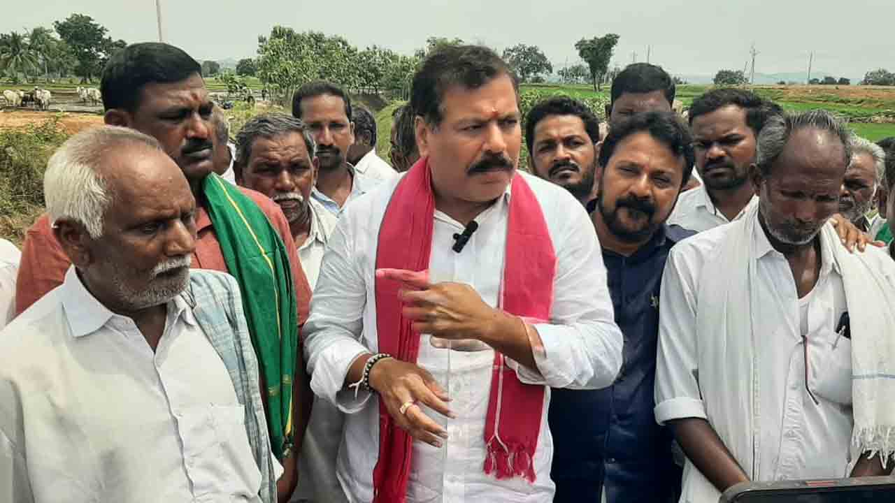 సాగునీరు అందించడంలో ప్రభుత్వం విఫలం