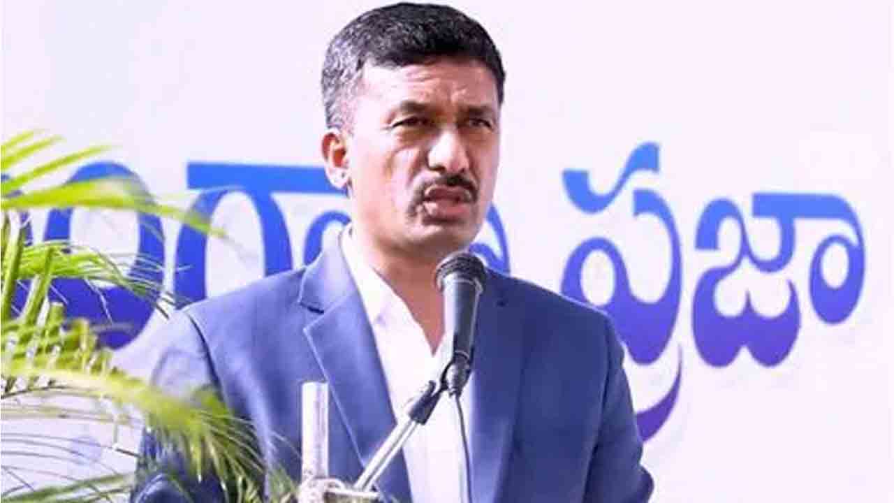 మూడు నెలల్లో సోలార్‌ ప్లాంట్‌ నిర్మాణం పూర్తి చేయాలి.. సమీక్షలో సింగరేణి సీఎండీ బలరాం