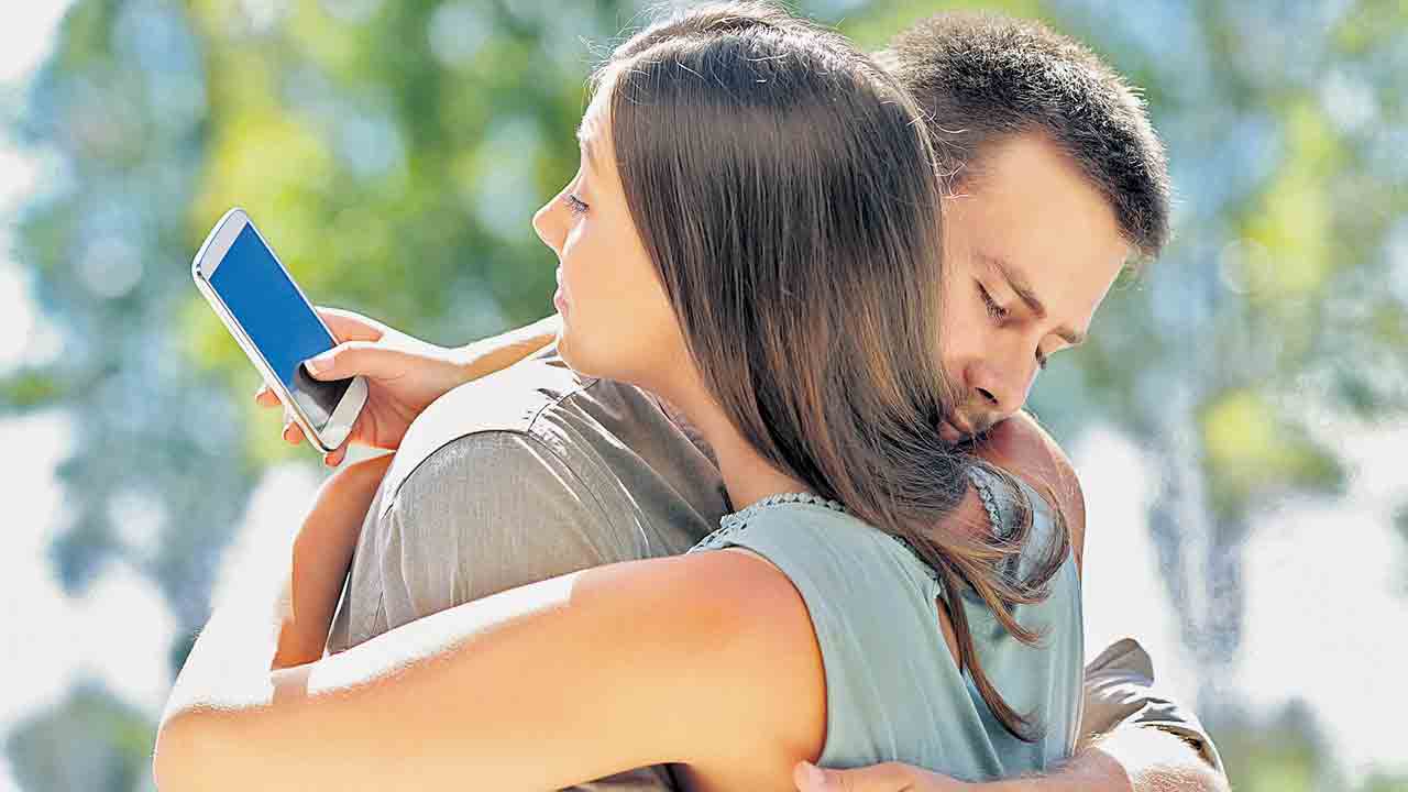 చిన్నగా మొదలై..