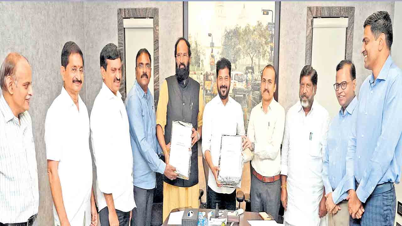 కమిషన్‌ రిపోర్ట్‌.. కట్‌.. పేస్ట్‌!.. 665 పేజీల నివేదిక నుంచి 60 పేజీలే బయటపెట్టిన ప్రభుత్వం