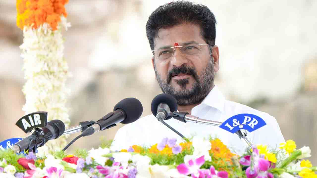 పంద్రాగస్టు రోజూ పచ్చి అబద్ధాలు