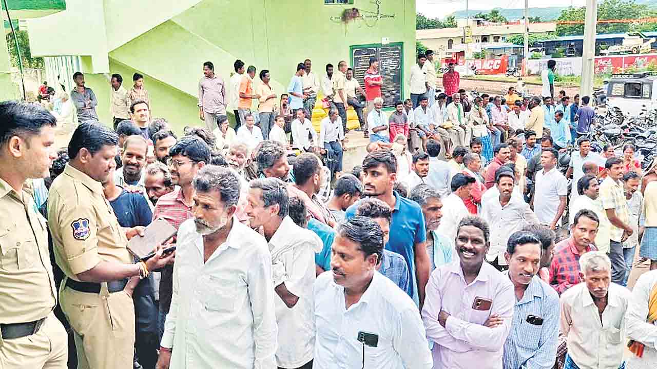 కాంగ్రెస్‌ పాపం.. రైతుకు శాపం