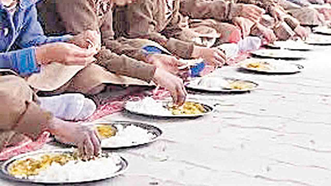 ఫుడ్‌పాయిజన్‌తో రక్తహీనత ముప్పు!.. ఐరన్‌ లోపంతో బాలికలకు ఎఫెక్ట్‌