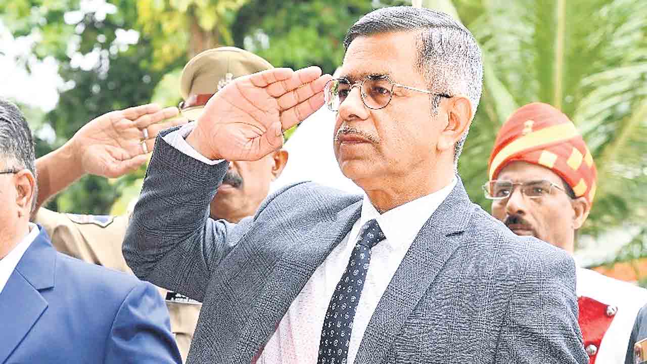 పెండింగ్‌ కేసుల పరిష్కారానికి ప్రాధాన్యం