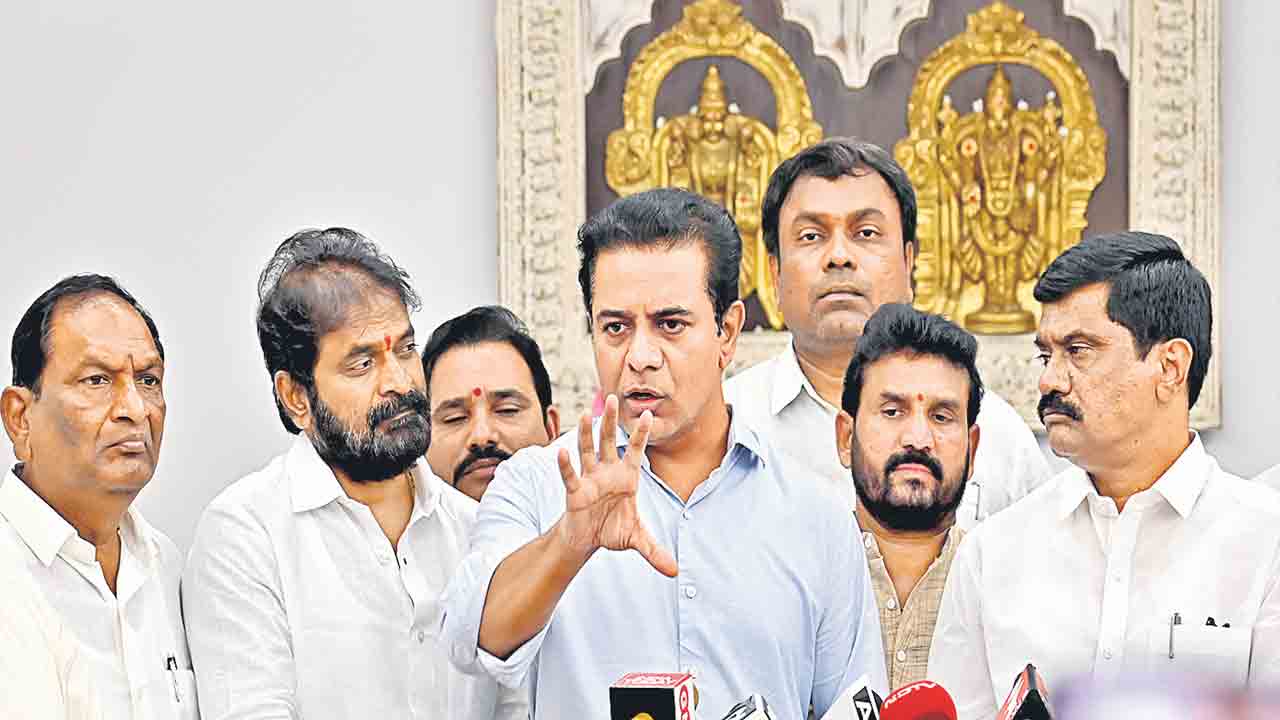 కాంగ్రెసోళ్లే దళారులు.. నల్లబజారుకు తరలిస్తున్నది వాళ్లే: కేటీఆర్‌