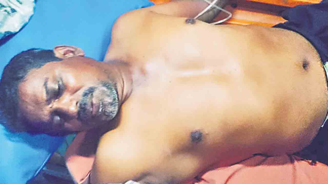 రైతు ఆత్మహత్యాయత్నం