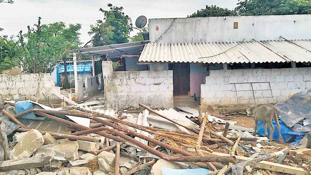 అధికారపార్టీపై పేదోడి తిరుగుబాటు!