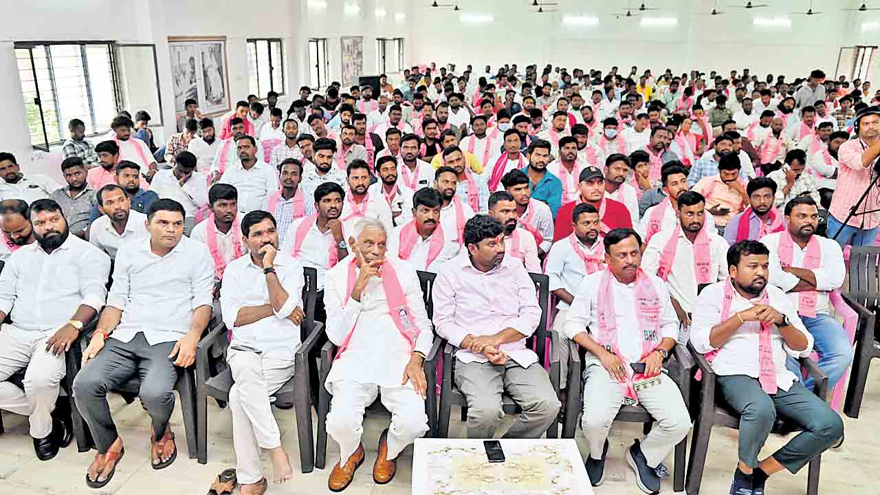 ప్రాజెక్టులను అడ్డుకున్నదే చంద్రబాబు