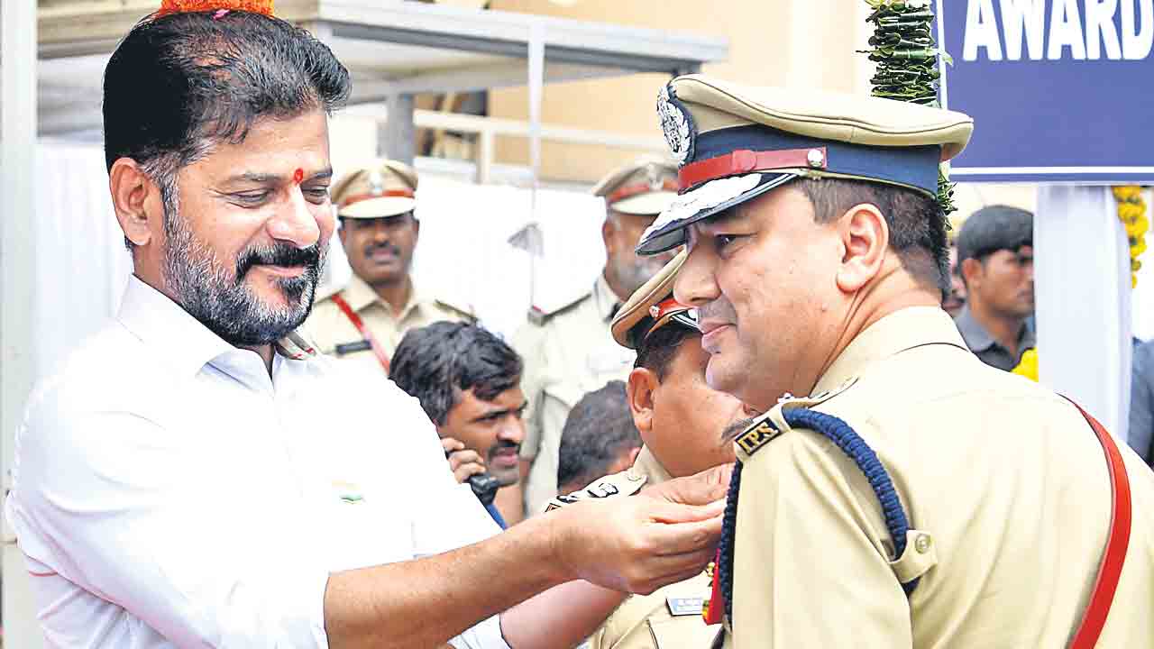 సంజయ్‌జైన్‌కు ప్రెసిడెంట్‌ పోలీస్‌ మెడల్‌