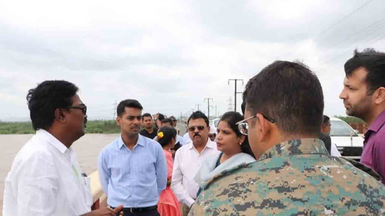 పరీవాహకంలో వరదలు.. తొంగి చూడని మంత్రులు