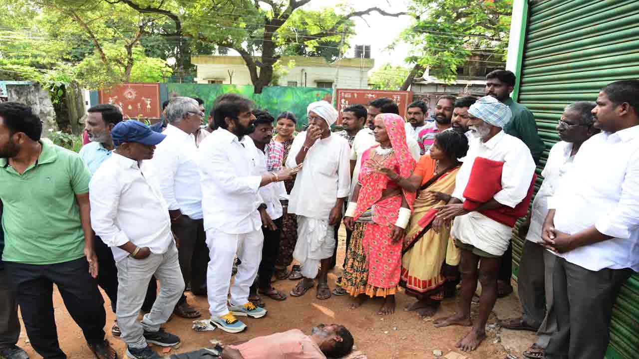యూరియా ఫ్రీగా ఇవ్వాలి