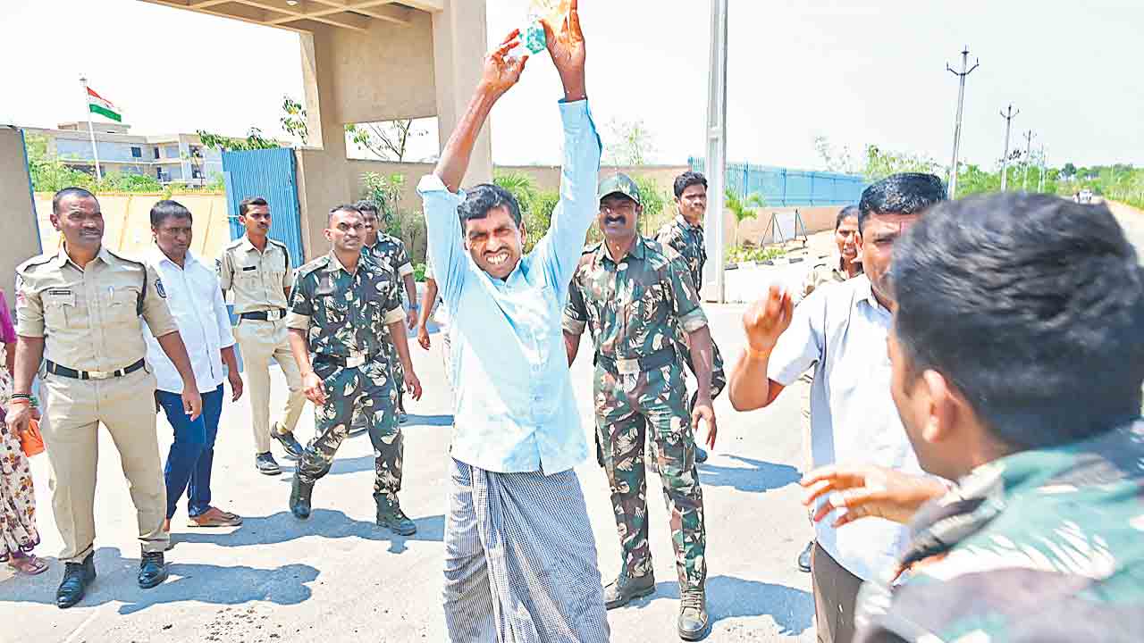 Green Field road | గ్రీన్‌ఫీల్డ్‌ రోడ్డు రైతులకు సర్కారు ధోకా.. పరిహారం తేల్చకుండానే నిర్మాణ పనులకు కసరత్తు