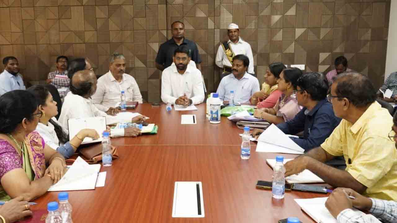 జిల్లాలో యూరియా కొరత లేదు