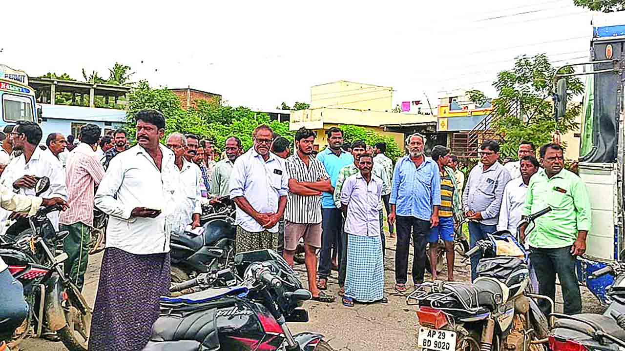 యూరియా నిల్.. క్యూలైన్లు పుల్