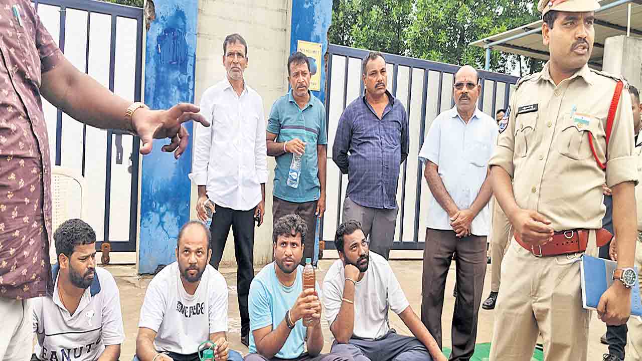 పంటపొలాల్లోకి వ్యర్థజలాలు