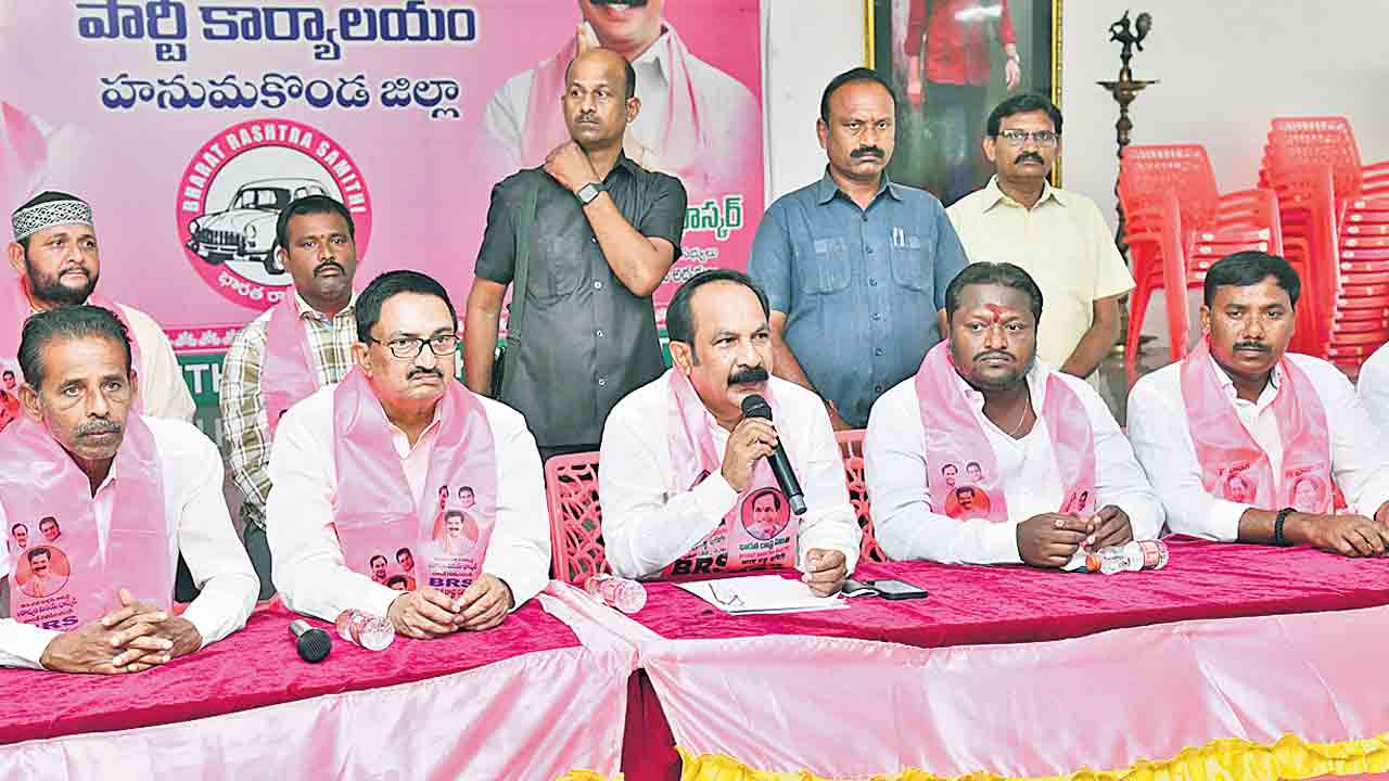 ఫిరాయింపు ఎమ్మెల్యేలపై అనర్హత వేటువేయాలి