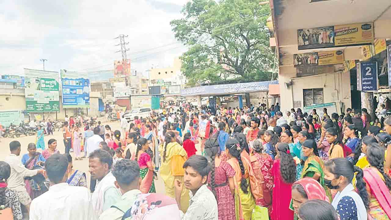 పండుగపూట స్పెషల్‌ దోపిడీ