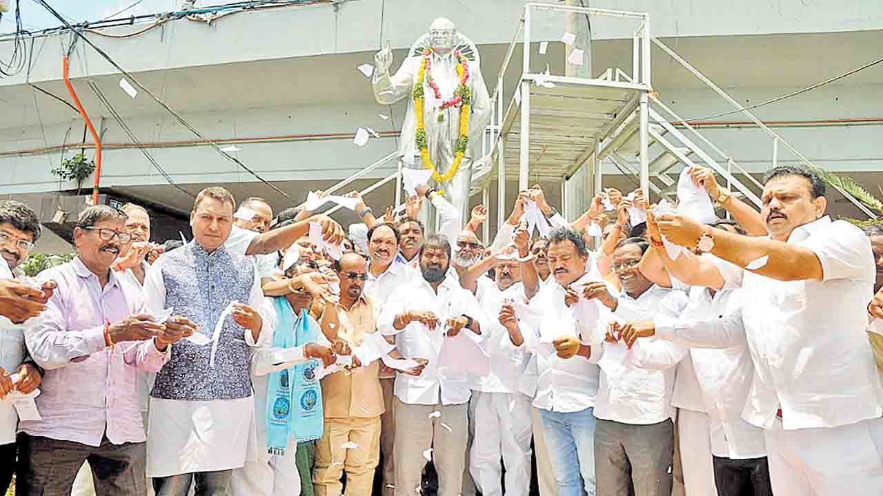 కులవృత్తులపై రేవంత్ సర్కార్ దాడి