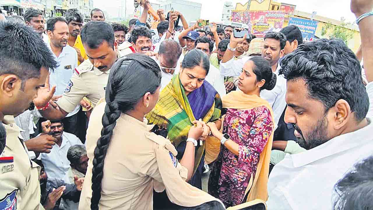 సర్కార్ నిర్లక్ష్యం వల్లే యూరియా కొరత