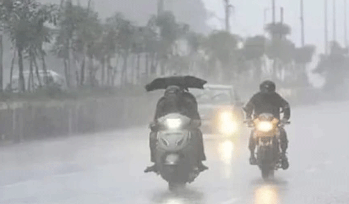 Unstoppable flood | కమ్మిన ముసురు.. కానరాని వరద