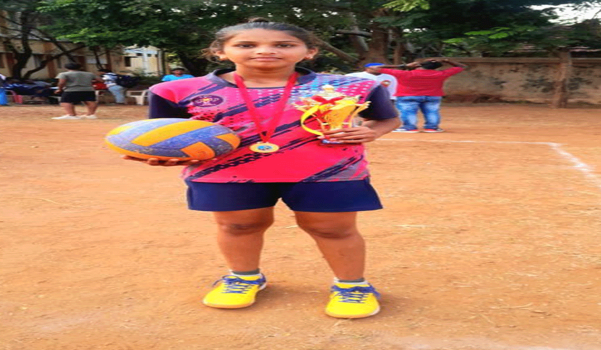 Volleyball competitions | జాతీయస్థాయి వాలీబాల్ పోటీలకు వట్టిమల్లకు చెందిన విద్యార్థిని ఎంపిక