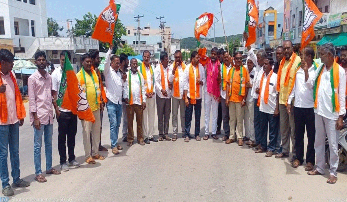 BJP | రాష్ట్ర ప్రభుత్వం రైతులను ఇబ్బందులకు గురి చేస్తోంది.. బీజేపీ మండల అధ్యక్షుడు వేణుగోపాల్