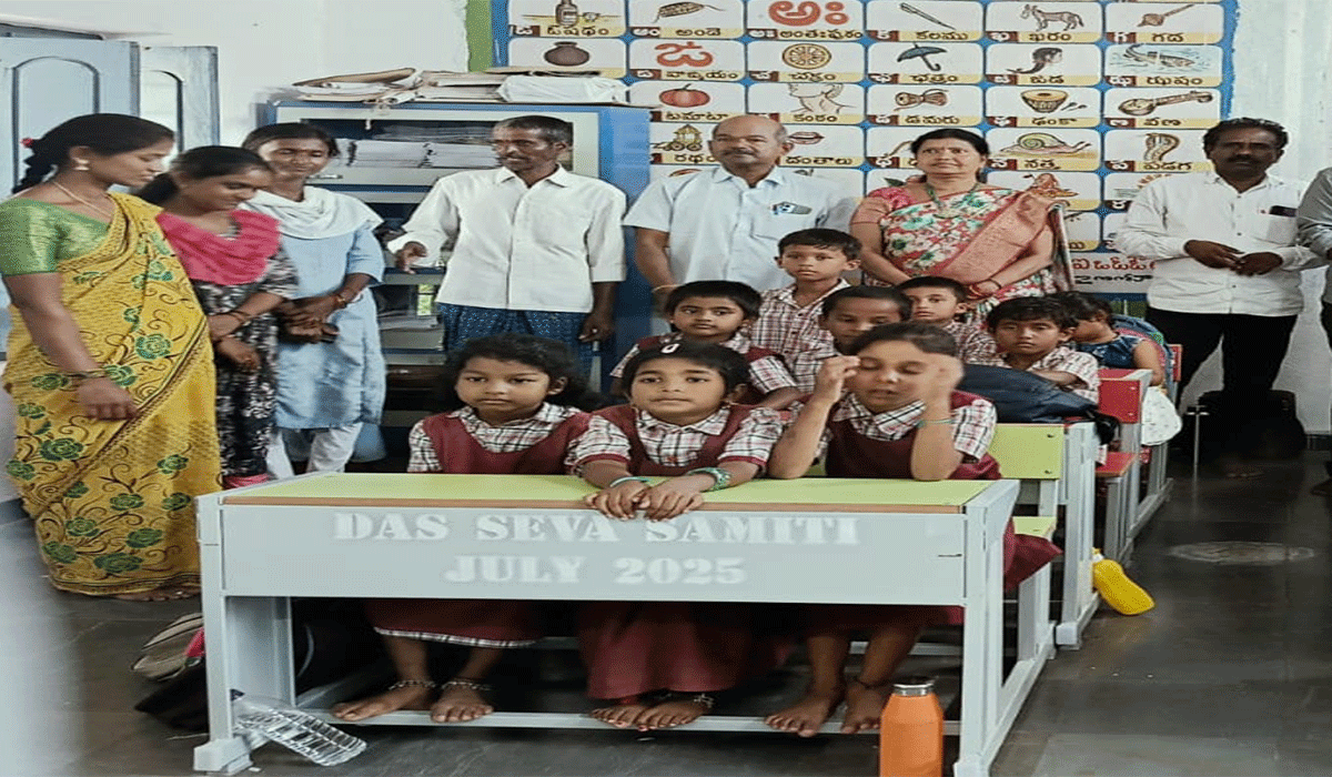 Distribution benches | ప్రభుత్వ పాఠశాల విద్యార్థులకు బెంచీల వితరణ