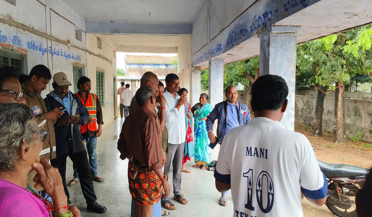 Korutla | వర్షాకాలంలో ప్రజలు అప్రమత్తంగా ఉండాలి.. కోరుట్ల మున్సిపల్‌ కమిషనర్‌ రవీందర్‌