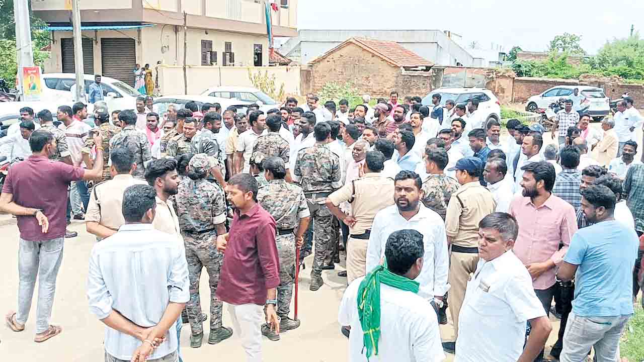 యూరియా పంపిణీపై సవాళ్లు