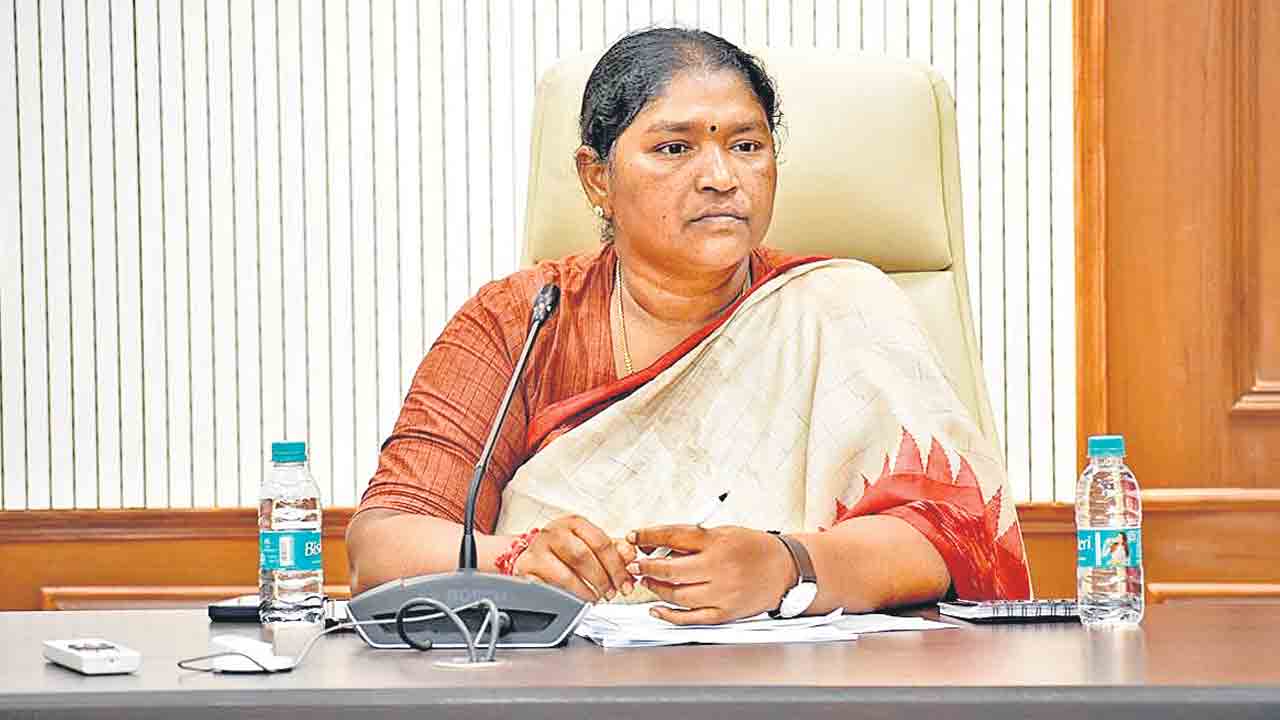 టీచర్ల సమస్యలకు త్వరలో పరిష్కారం : సీతక్క