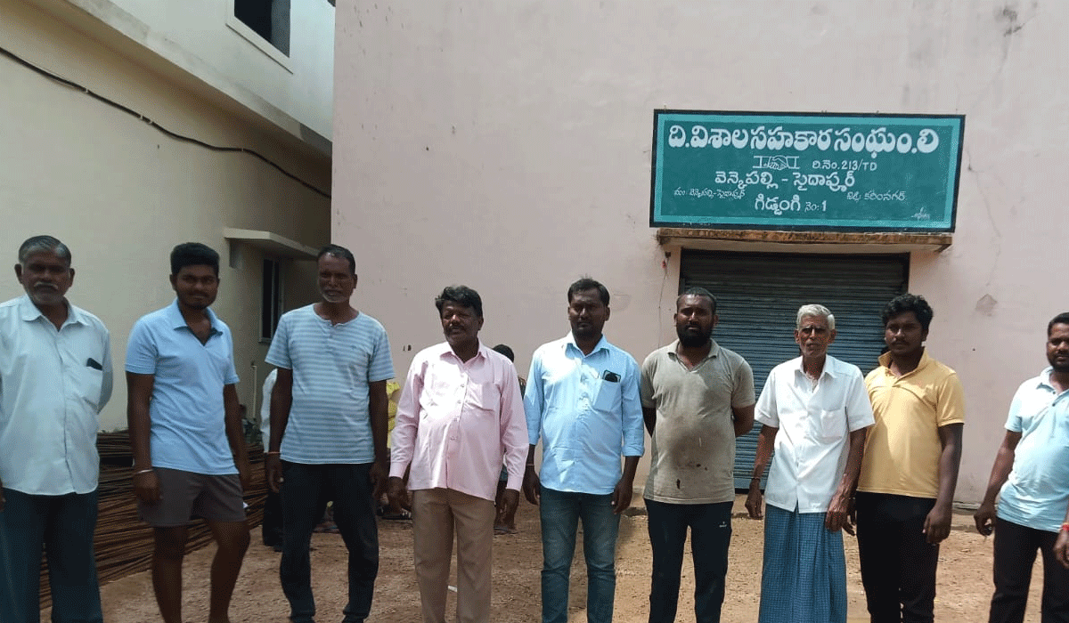 saidaapoor | రైతులకు సరిపడా ఎరువులను అందించాలి