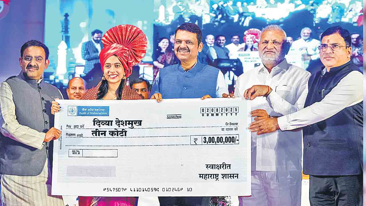 దివ్యకు రూ. 3 కోట్ల నజరానా