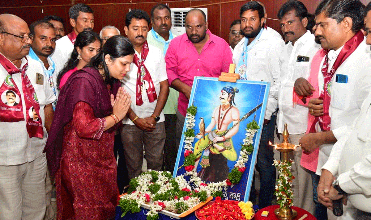 Collector Pamela Satpati | సర్దార్ సర్వాయి పాపన్న ఆశయాలను స్ఫూర్తిగా తీసుకోవాలి.. కరీంనగర్‌ కలెక్టర్ పమేలా సత్పతి