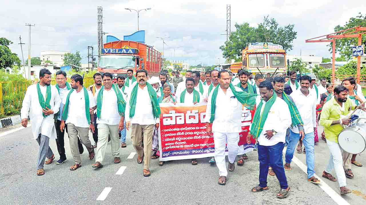 భూనిర్వాసితుల నిర్బంధం