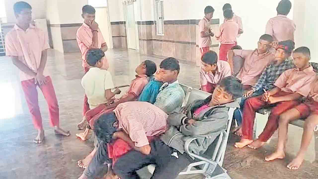 గురుకులం.. అస్తవ్యస్తం