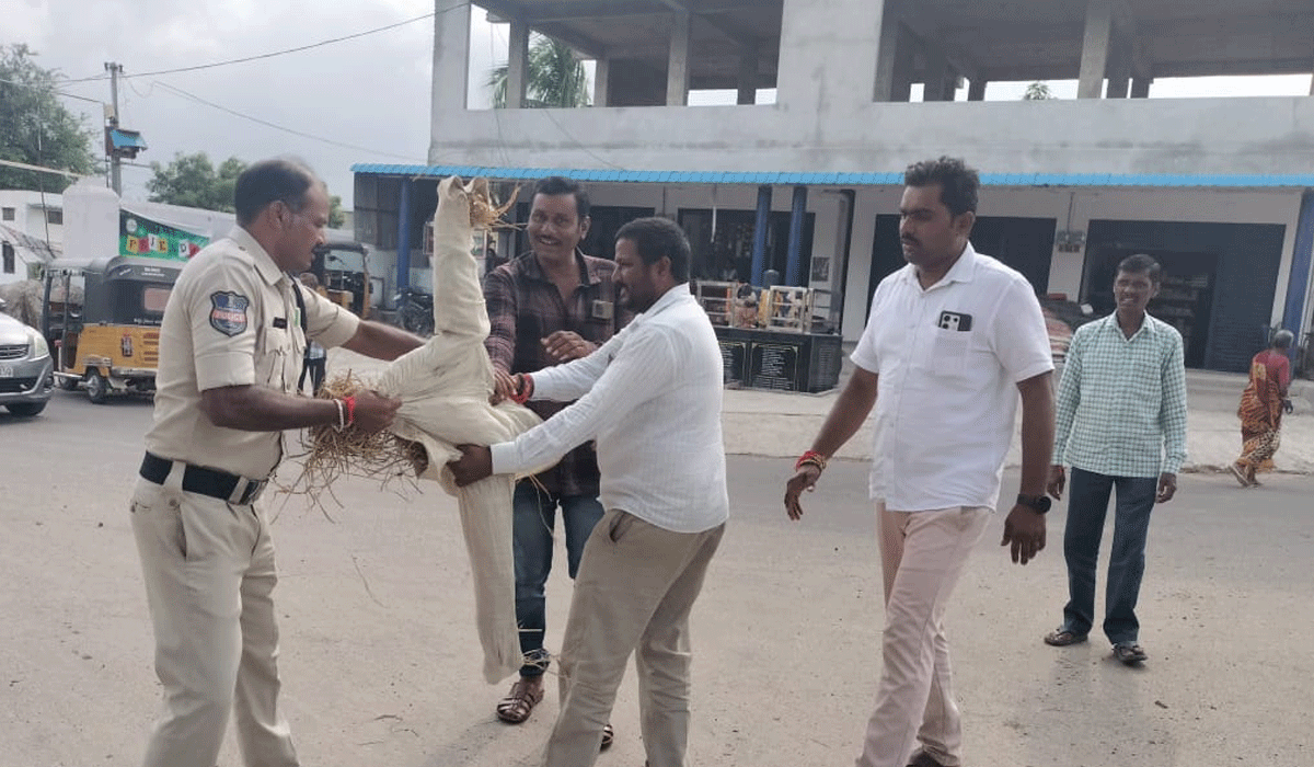 BRS | కనగర్తిలో సీఎం రేవంత్‌ రెడ్డి దిష్టిబొమ్మ దగ్ధానికి యత్రం.. అడ్డుకున్న పోలీసులు