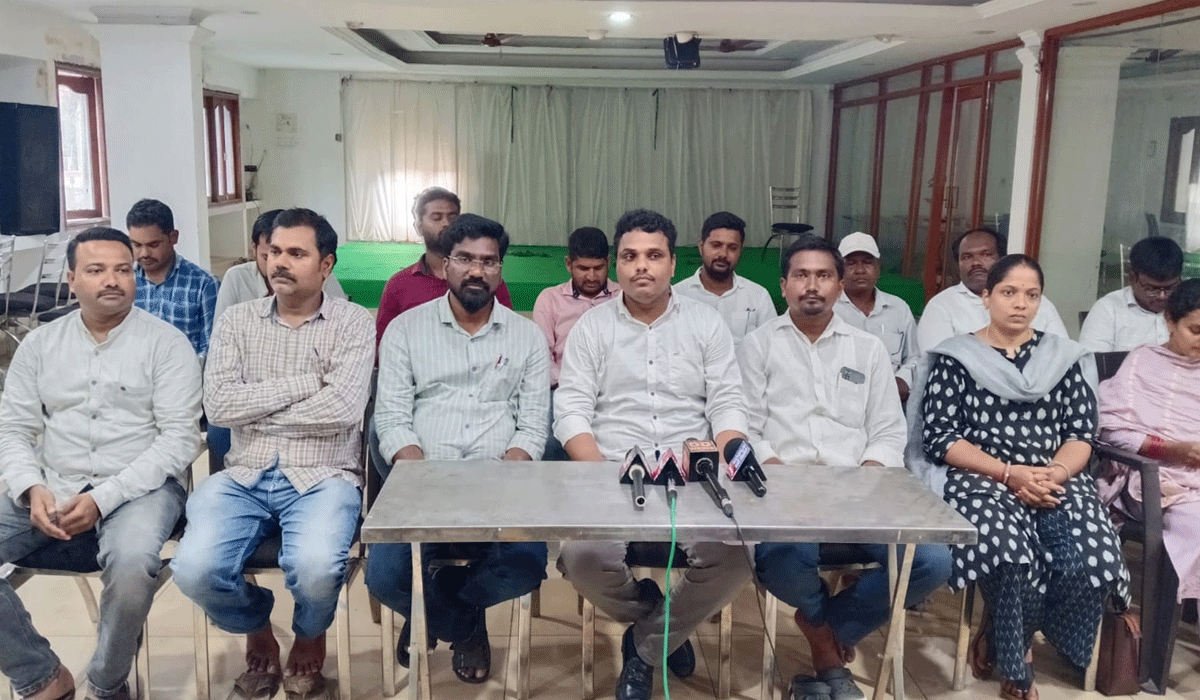 Panchayat Secretaries Association | మొదటి తప్పుగా భావించి విధుల్లోకి తీసుకోవాలి.. పంచాయతీ కార్యదర్శుల సంఘం జిల్లా అధ్యక్షుడు వంశీధర్ రెడ్డి