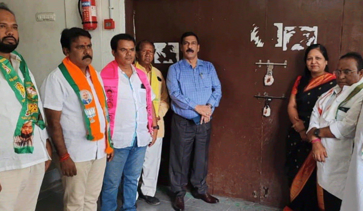 EVM godown | ఈవీఎం గోదాంను తనిఖీ చేసిన అదనపు కలెక్టర్ లక్ష్మీకిరణ్