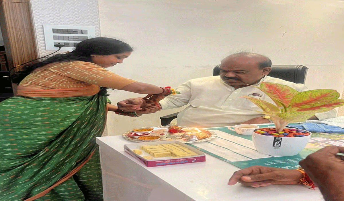 Madhusudana Chari | ఘనంగా రాఖీ వేడుకలు.. తెలంగాణ తొలి స్పీకర్‌ మధుసూదనాచారికి రాఖీ కట్టిన ఉల్లెంగుల పద్మ