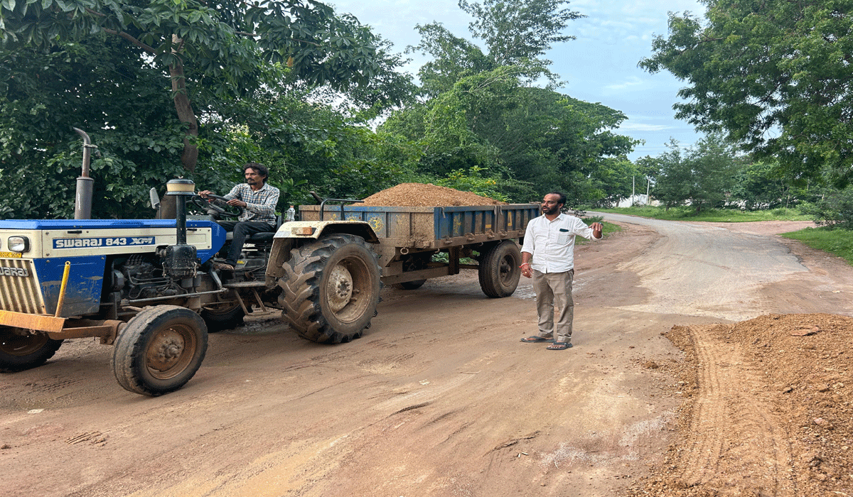 Road work | మట్టి పోసి.. గుంతలు పూడ్చి..