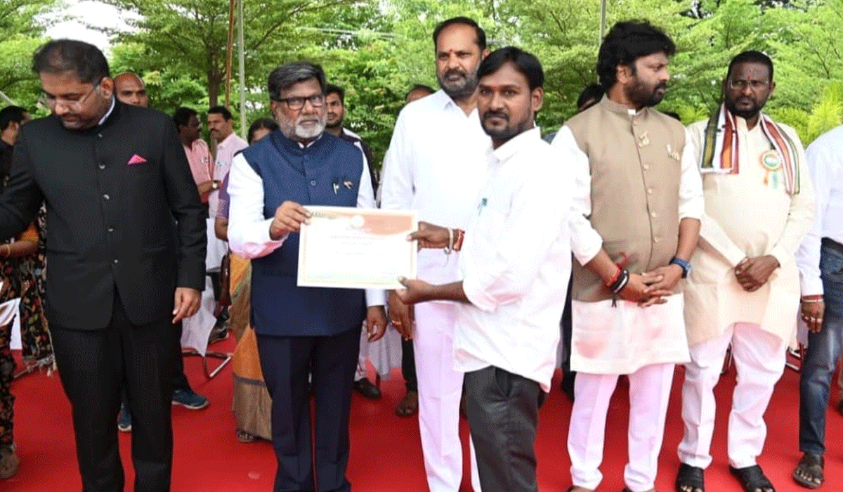 Best employee award | ఓదెల మండలంలోని పలువురికి ఉత్తమ ఉద్యోగుల అవార్డు