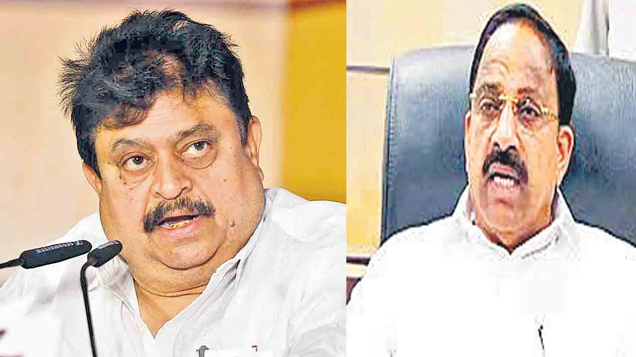 తప్పు మీదే.. కాదు, మీదే!.. రైతులను గాలికొదిలి కాంగ్రెస్‌, బీజేపీ డ్రామా