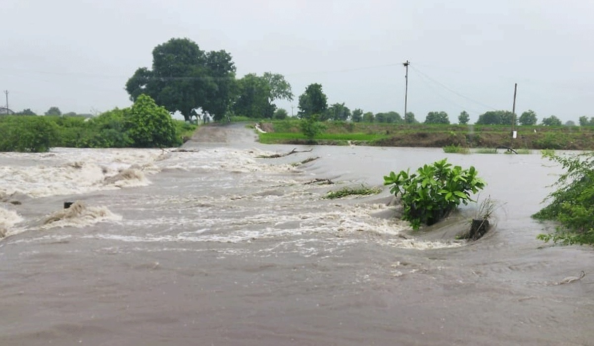 Heavy rain | జూలపల్లి మండలంలో భారీ వర్షం… జనజీవనం అస్తవ్యస్తం