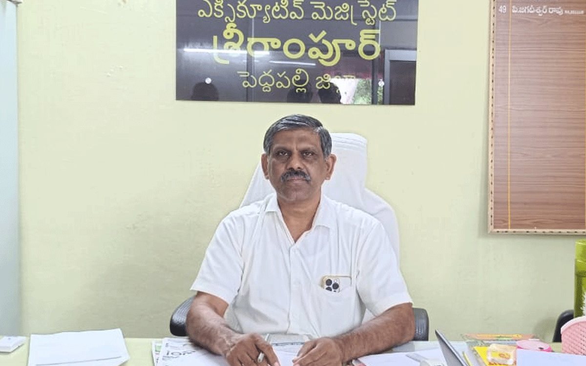 Kalvasrirampur | వర్షాల నేపథ్యంలో ప్రజలు అప్రమత్తంగా ఉండాలి.. కాల్వశ్రీరాంపూర్‌ తహసీల్దార్‌ జగదీశ్వరరావు