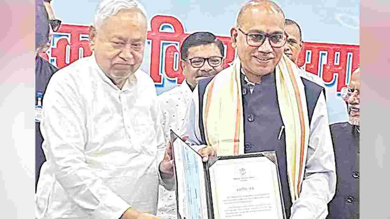 సాహిత్య అకాడమీ కార్యదర్శికి బిహార్‌ పురస్కారం