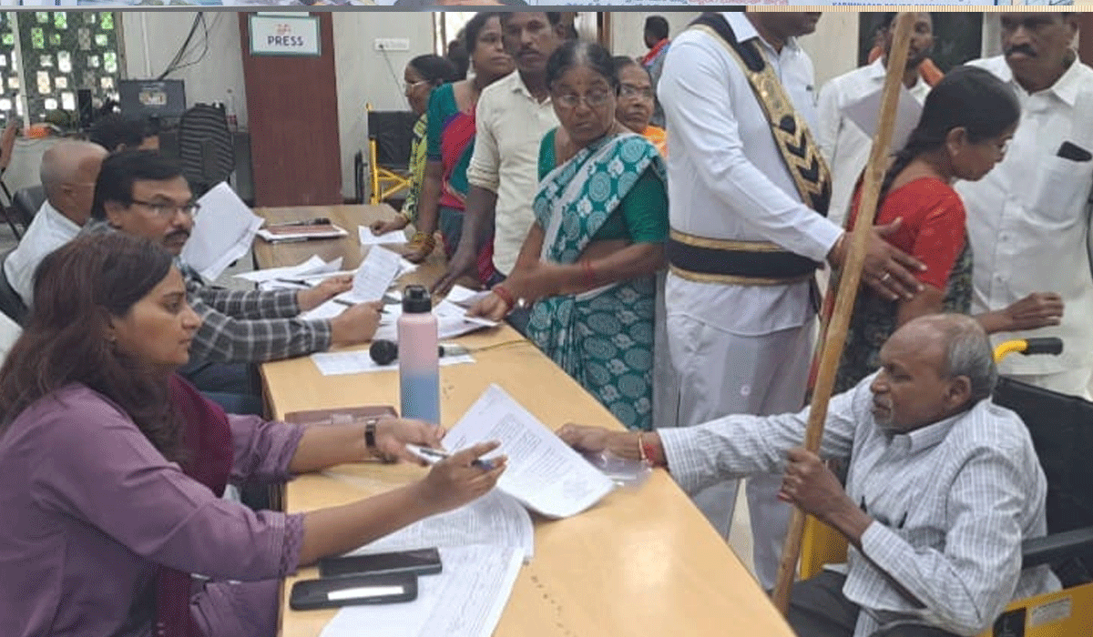 Salaries pending | ఆర్‌పీల వేతనాలివ్వరూ.. ఆరు నెలలుగా పెండింగ్ ఉండడంతో ఇబ్బందులు పడుతున్నామని ప్రజావాణిలో ఫిర్యాదు